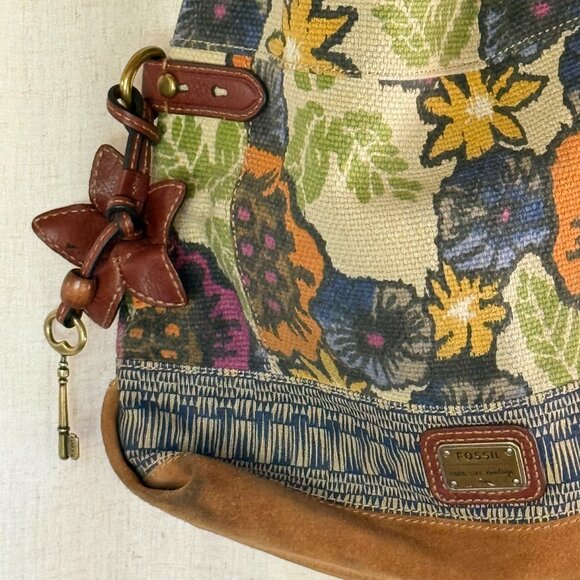 Fossil Floral Tapestry Tote – Vintage Key Charm | Leather Trim Boho Bag - Picture 4 of 4